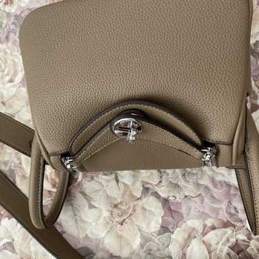 Beige leather shoulder bag with double zipper - sm