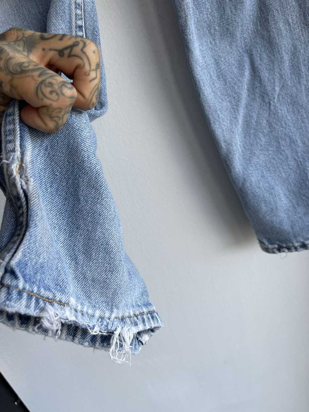 Levi's × Vintage Vintage 90s Sky Blue THRASHED Ri… - image 9