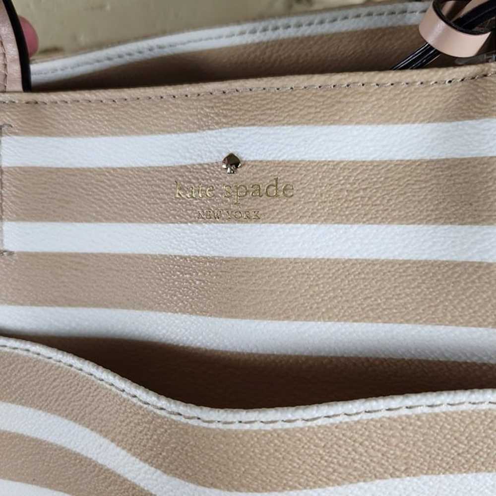 Like New Kate Spade Tan & White Tote Bag XL - image 10