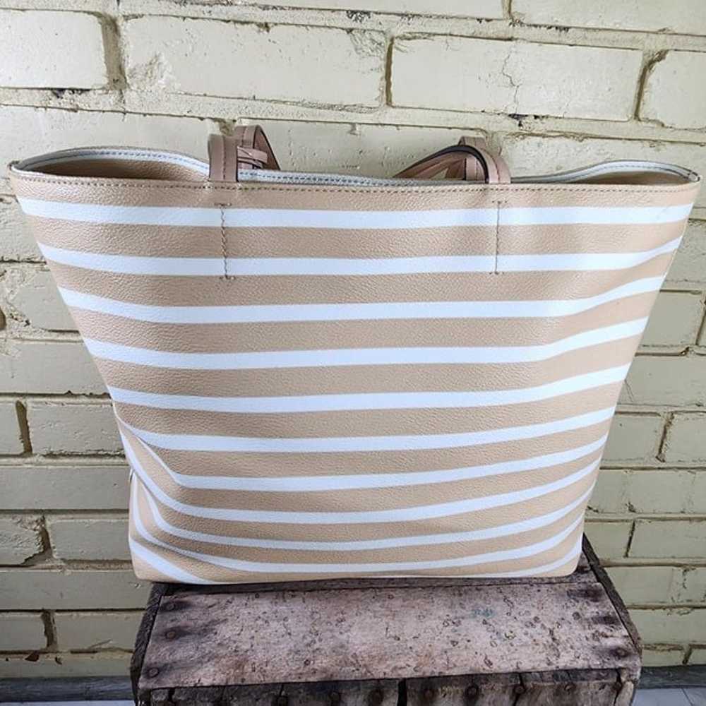 Like New Kate Spade Tan & White Tote Bag XL - image 2