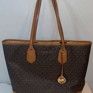 michaels kors purse - image 1