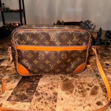 Louis Vuitton Trocadero Crossbody 30