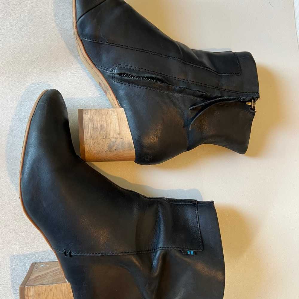 TOMS women's Evie black leather boots - image 4