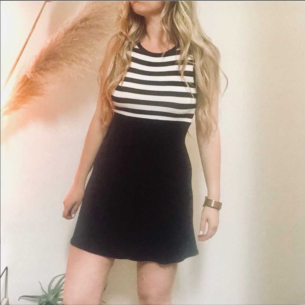 Classic Vintage BCBG Black White Striped Twofer S… - image 1