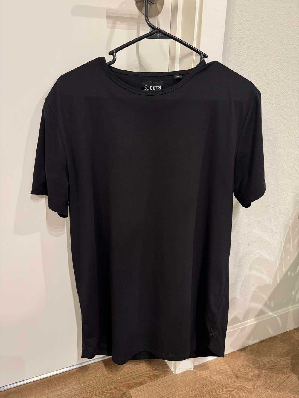 CUTS AO Curve-Hem Tee | Black Signature-fit PYCA … - image 4