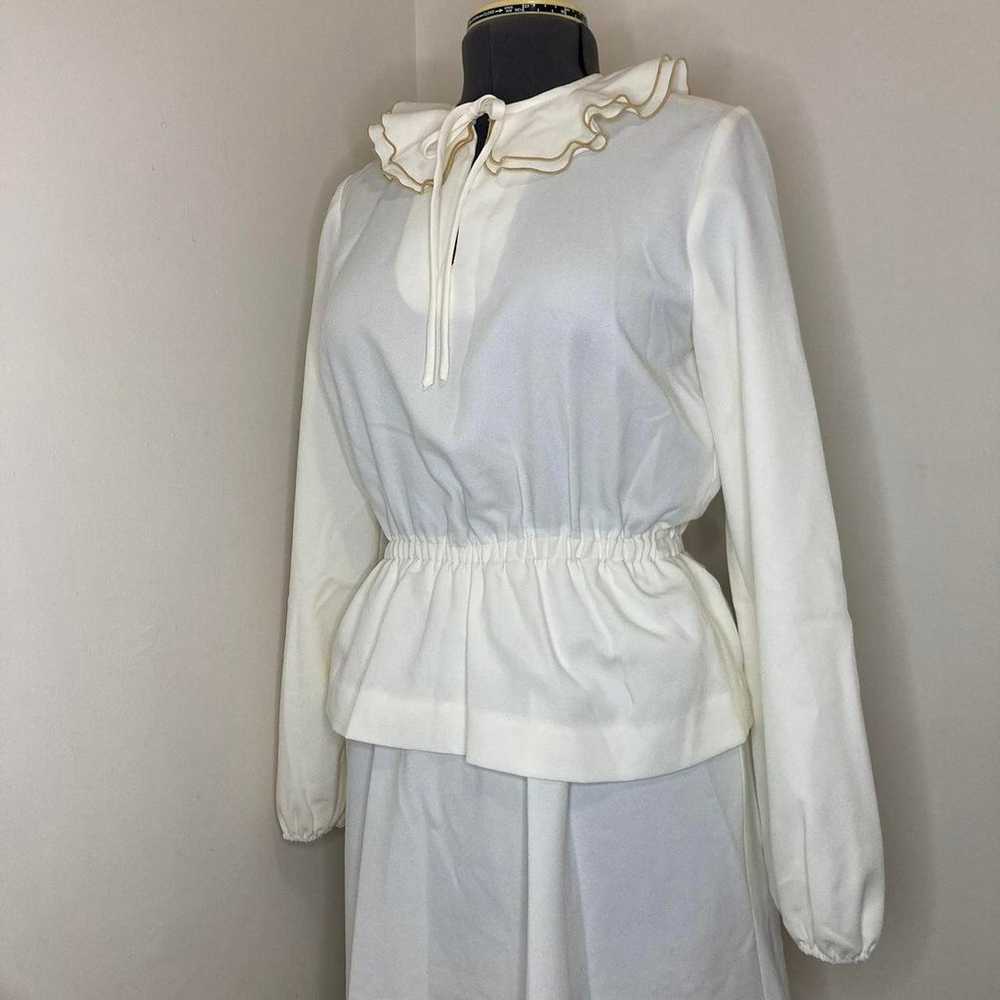 Vintage American Women's White and Cream Dress - image 2