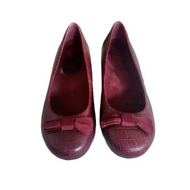 Vionic Orthaheel Women’s Lydia Burgundy Croc Embos