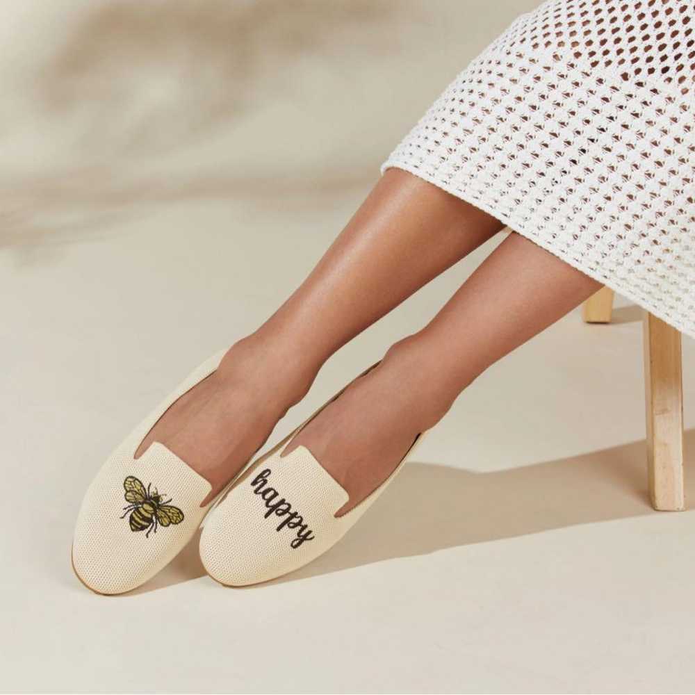 VIVAIA Round Toe Embroidered Loafers Bee - image 1