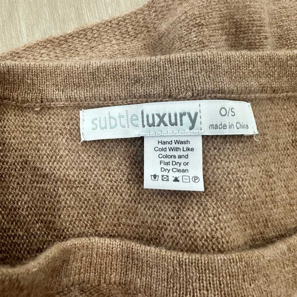 Subtle Luxury poncho cashmere sweater one size be… - image 5