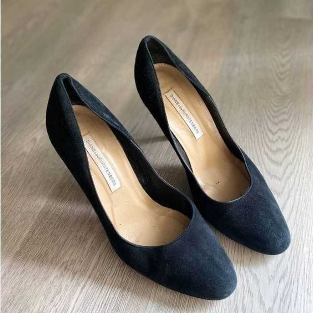 DVF Black Suede Pointed Toe Heel Size 6.5 - image 7