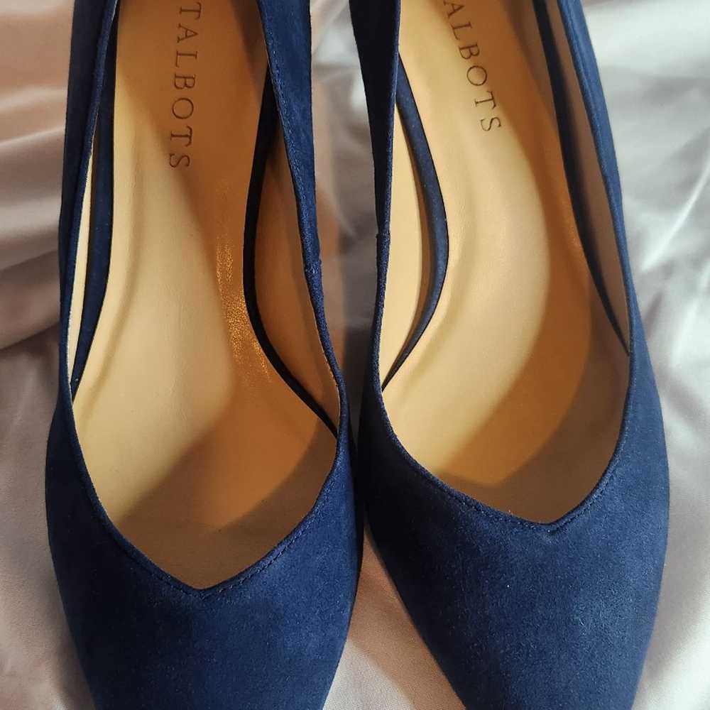 Talbots women's navy blue and gold heels, size 7.5 - image 2