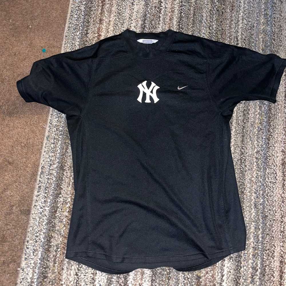 Vintage Y2K embroidered gray tag Nike Yankees tee - image 1