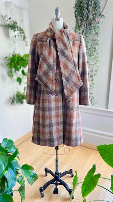 1970s Checkered Wool Coat with Attached Scarf | la