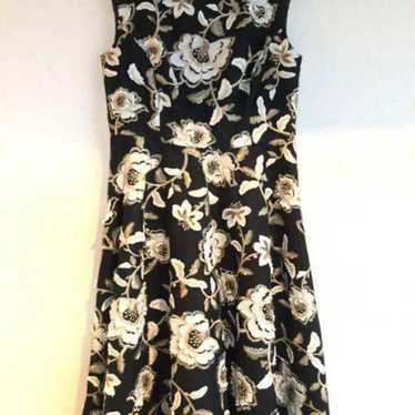 Floral pattern dress. - image 1