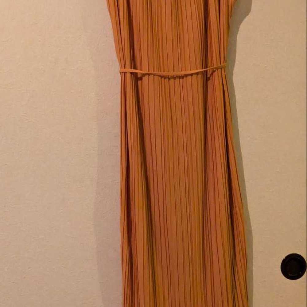 Mustard-colored pleated sleeveless knee-length dr… - image 3