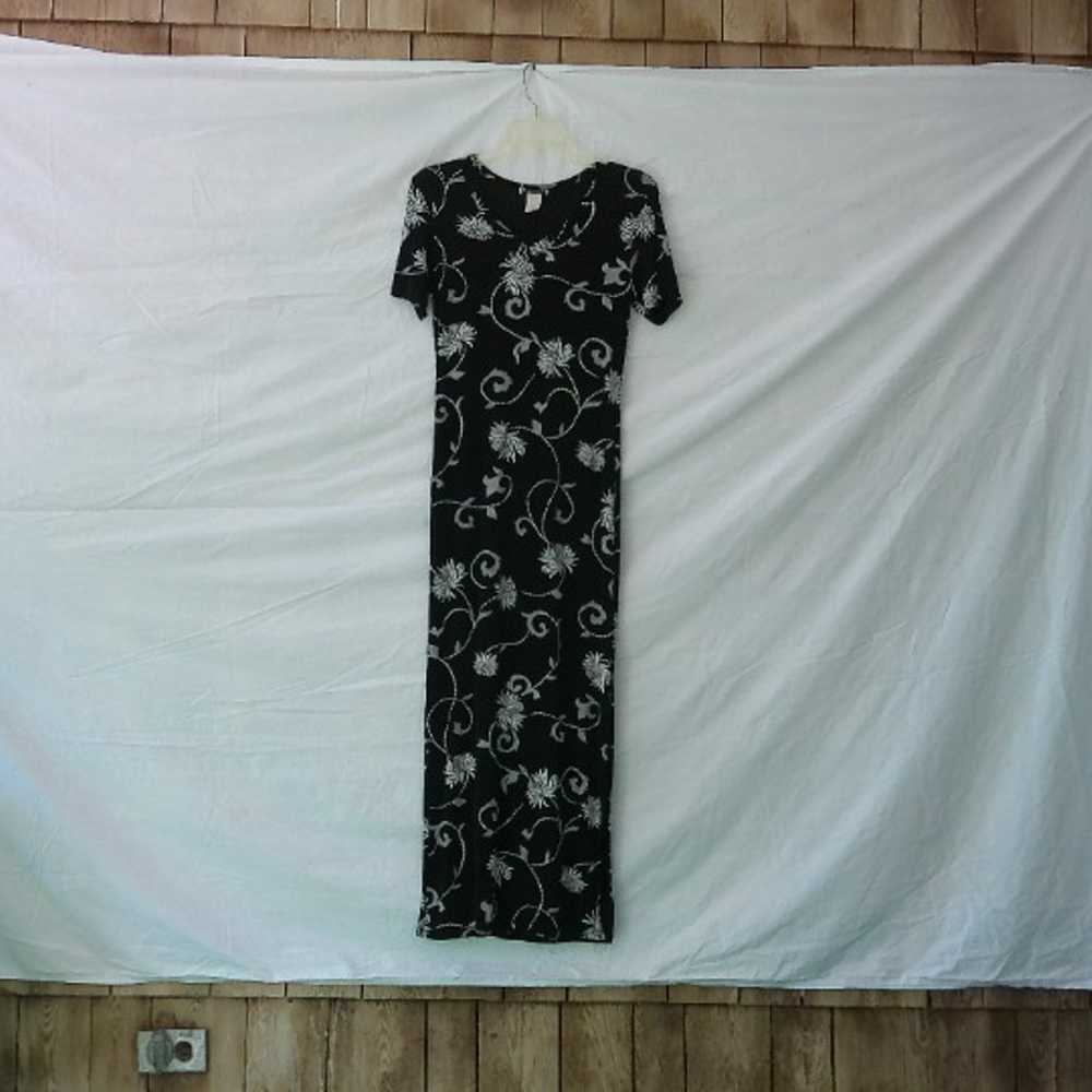 woman's short sleeve floral dress - image 1