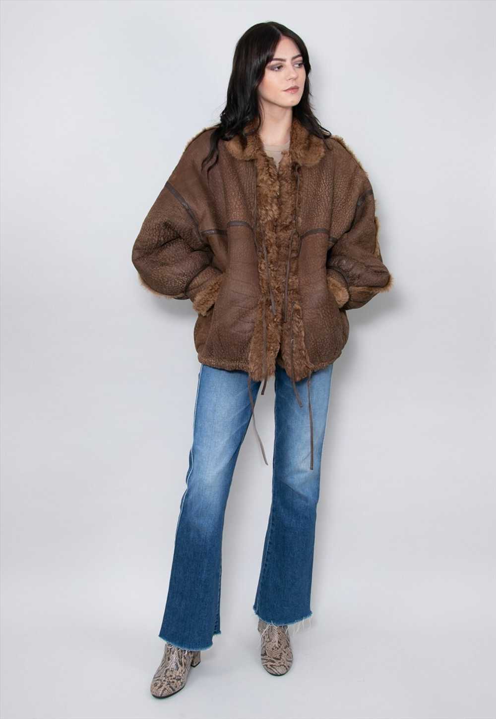 80's Ladies Vintage Brown Shearling Coat Sheepski… - image 2