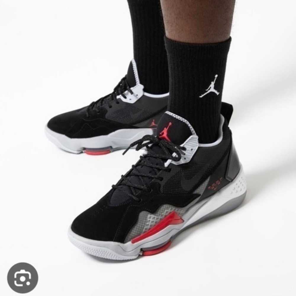 Jordan Low trainers - image 3