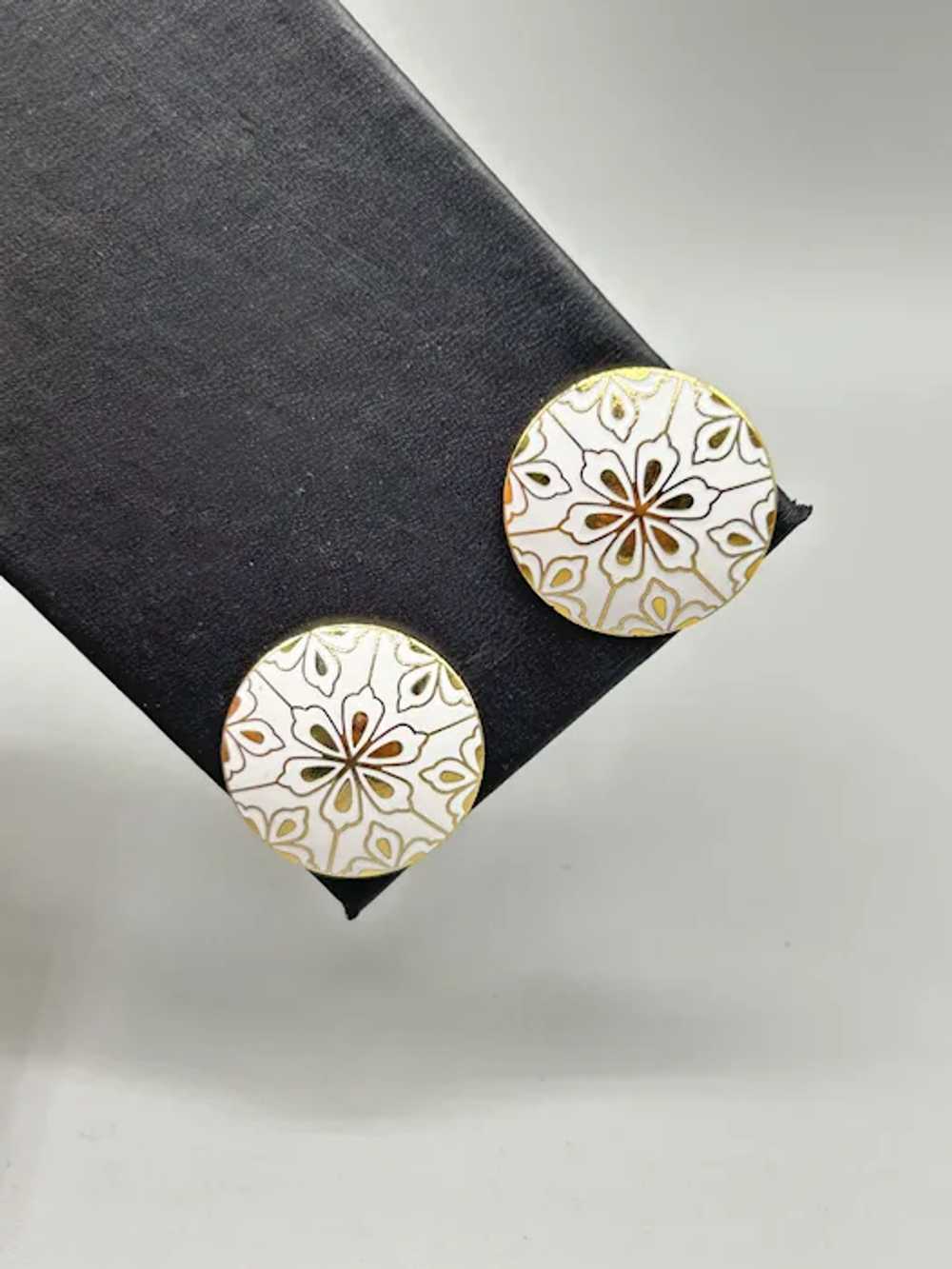 Vintage Elegant White Enamel Floral Stud Earrings… - image 2