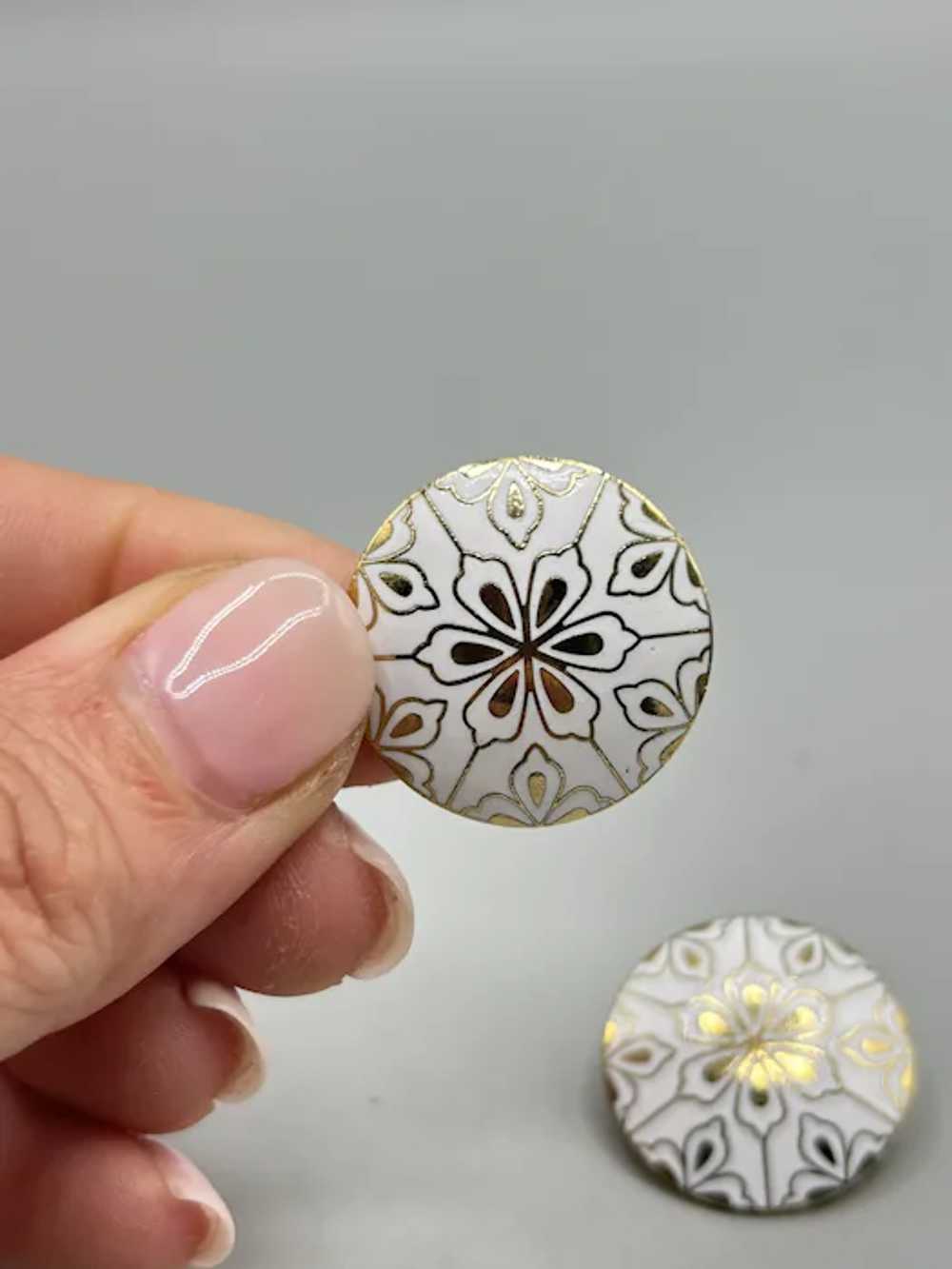 Vintage Elegant White Enamel Floral Stud Earrings… - image 5