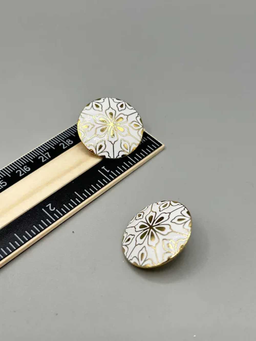 Vintage Elegant White Enamel Floral Stud Earrings… - image 7