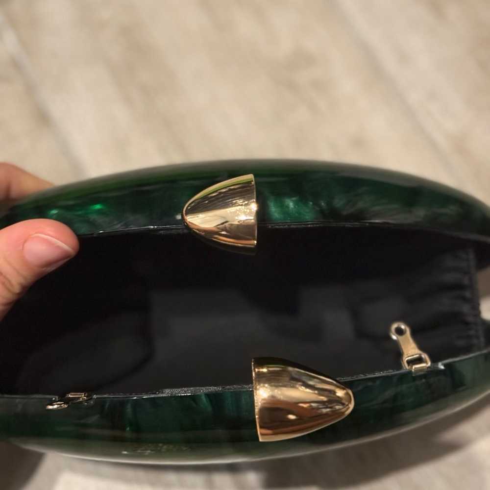 NWOT “shell style” emerald green clutch - image 4