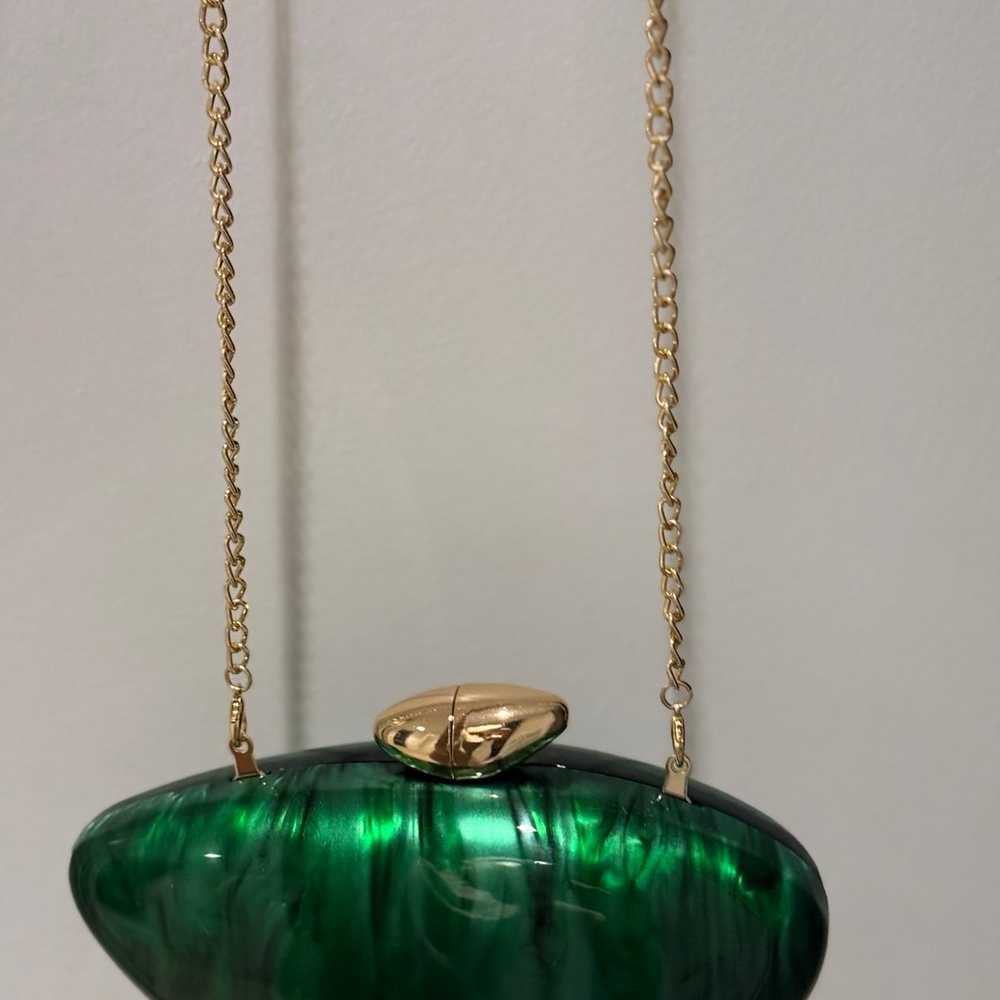 NWOT “shell style” emerald green clutch - image 5