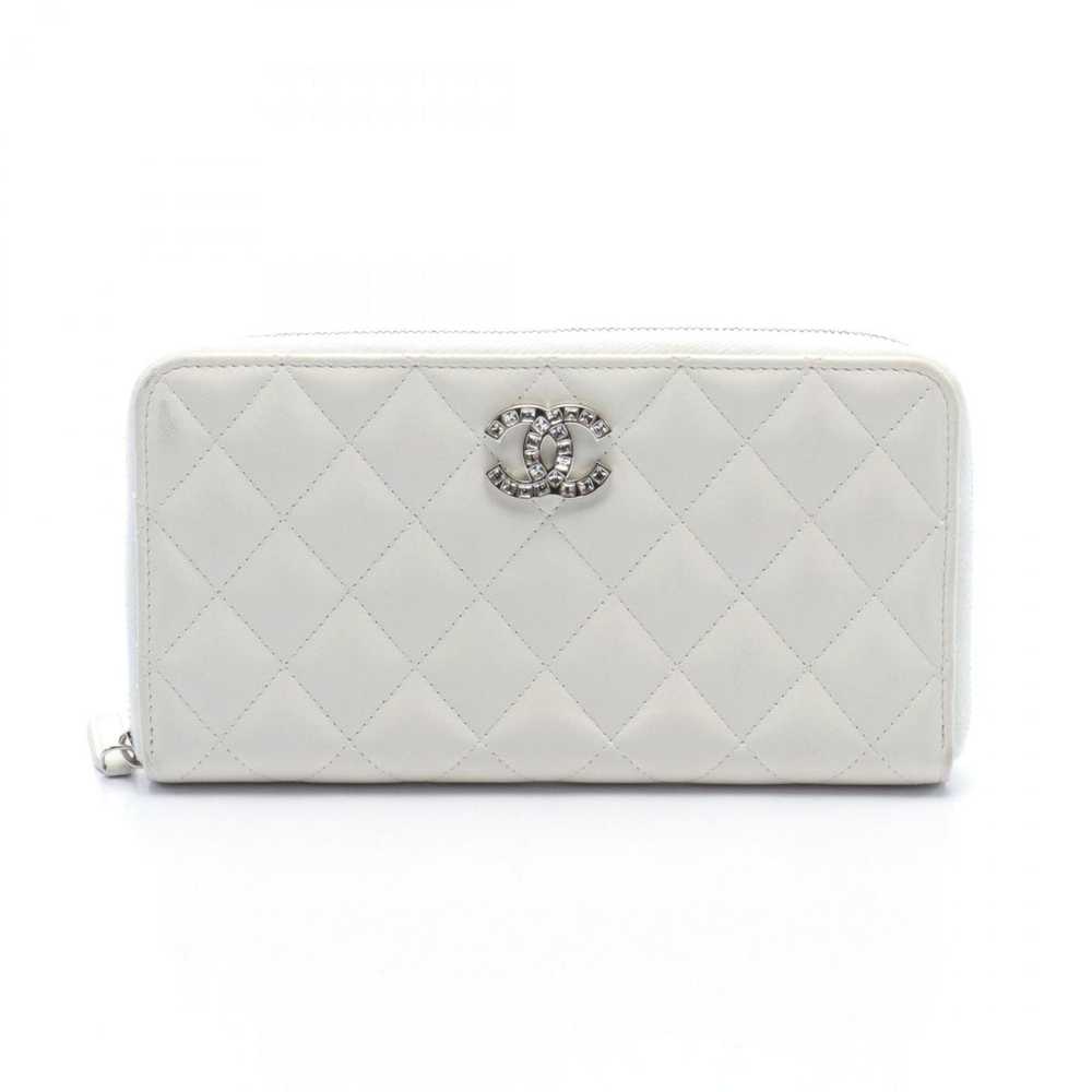 Chanel Matelassé White Leather Wallet (Pre-Owned) - image 6