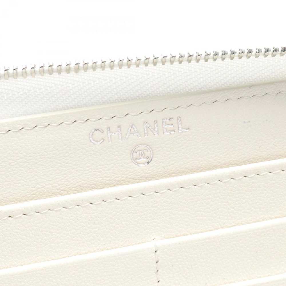 Chanel Matelassé White Leather Wallet (Pre-Owned) - image 7