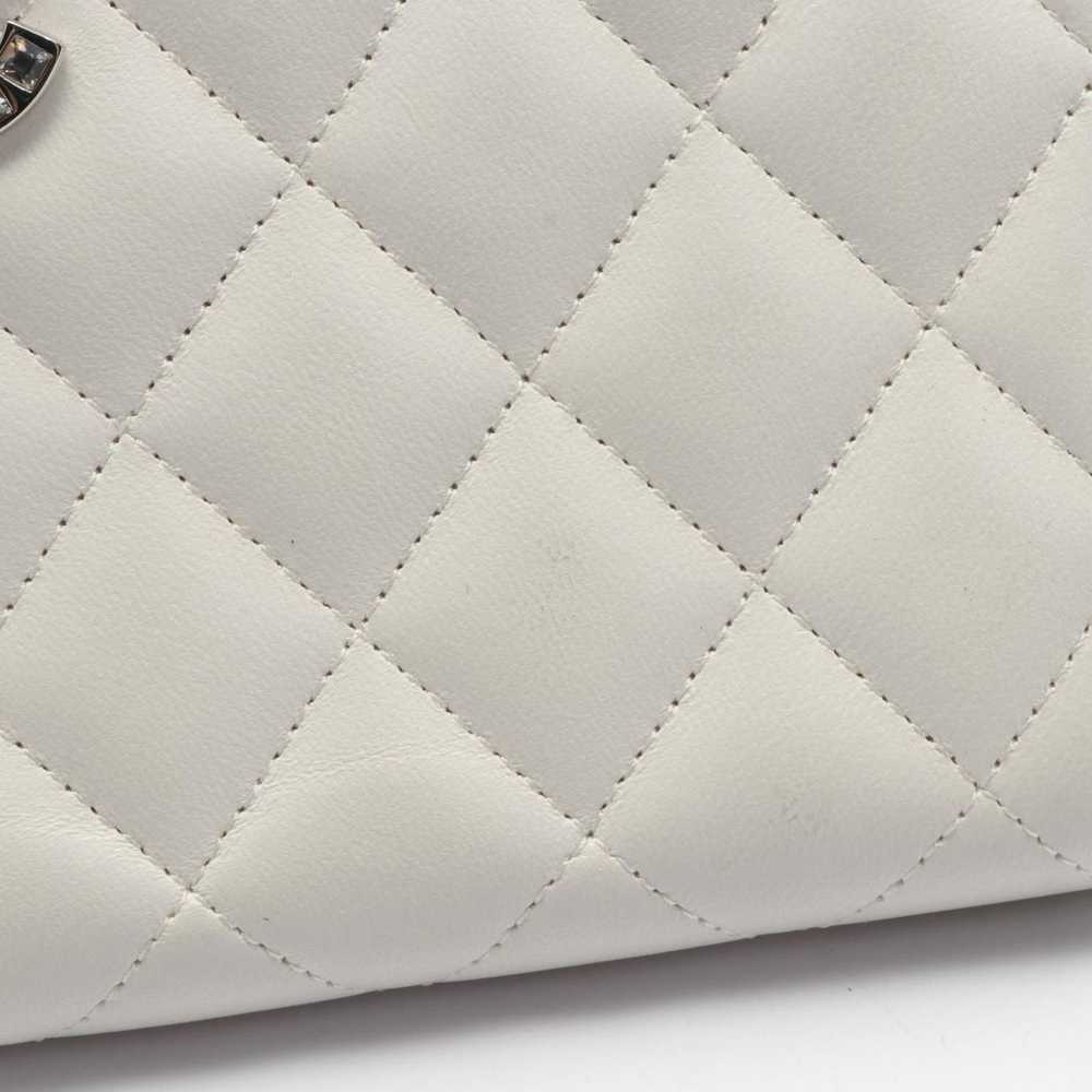 Chanel Matelassé White Leather Wallet (Pre-Owned) - image 9