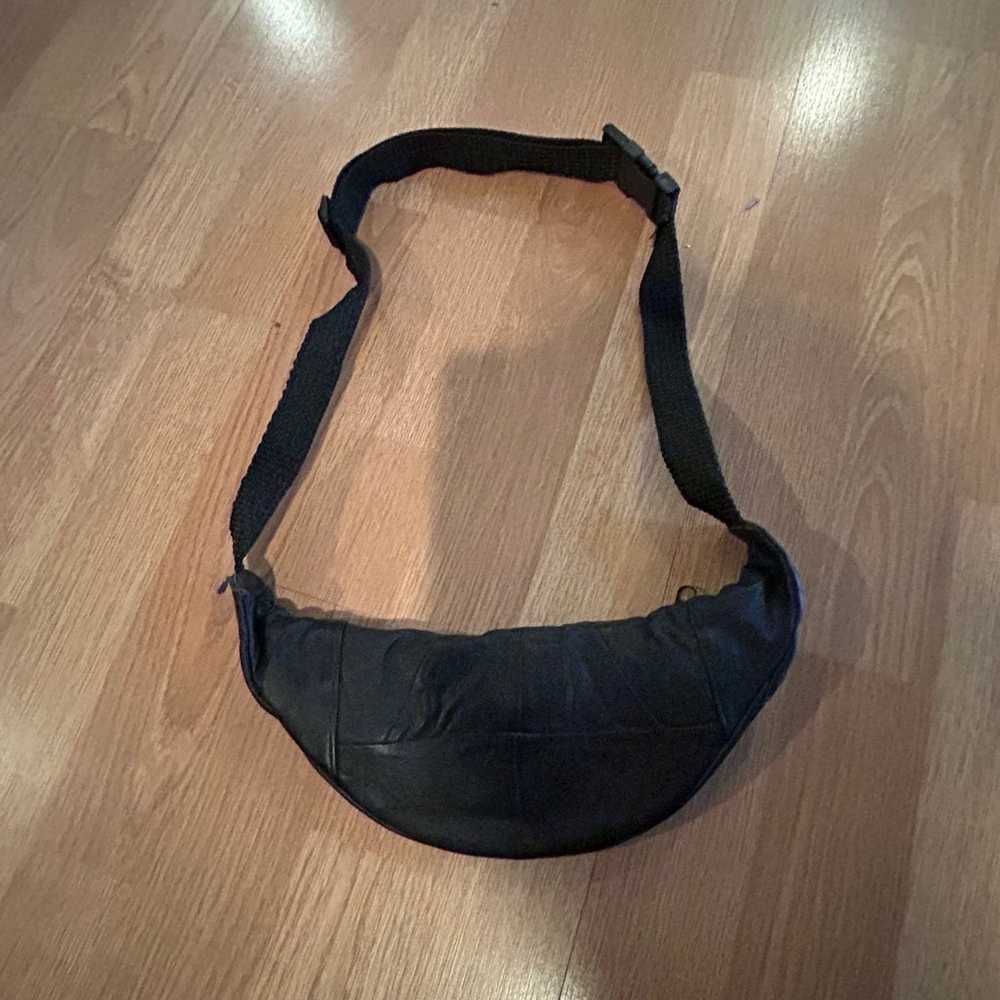 Vintage 1990's Leather Fanny Pack - image 2