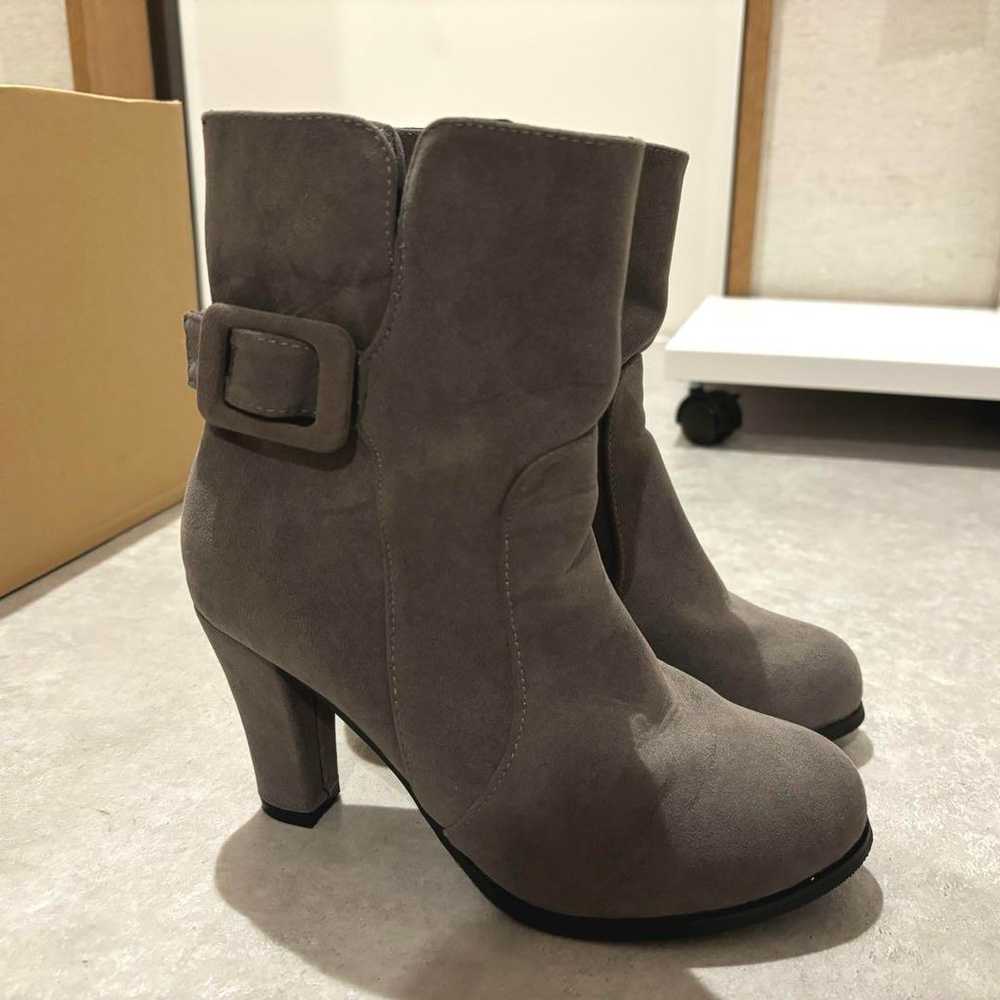 Gray suede boots - image 1