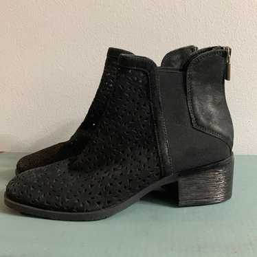 Kenneth Cole reaction black leather boots. Salt go