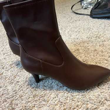 DV by Dolce Vita brown leather ankle booties size… - image 1