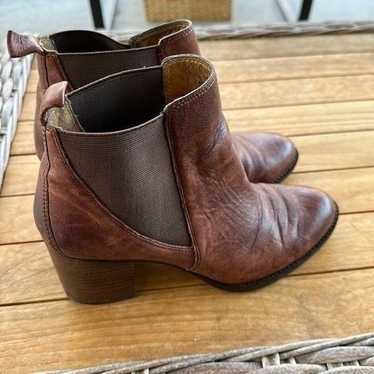 Sofft Leather Brown Heeled Chelsea Boots 8