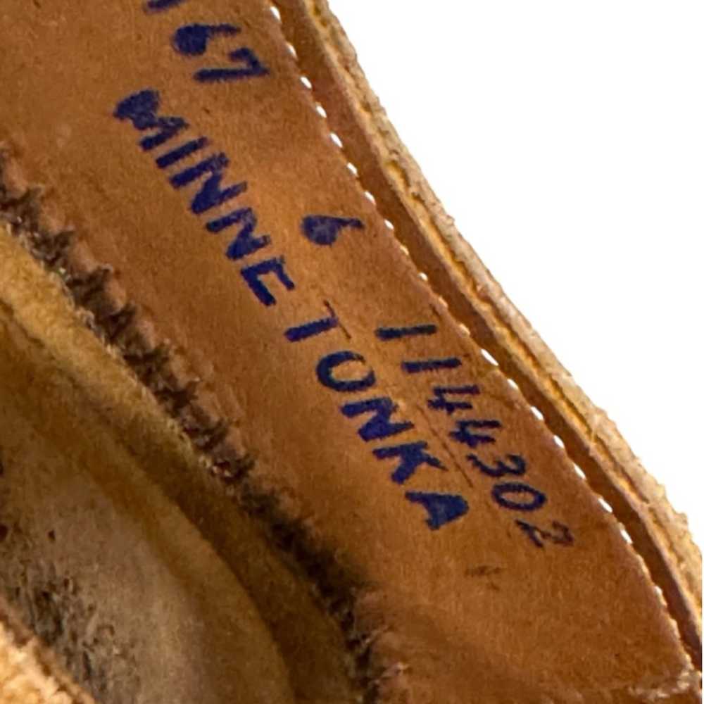 Minnetonka Women’s Brown Tan Suede Moccasin Buckl… - image 10