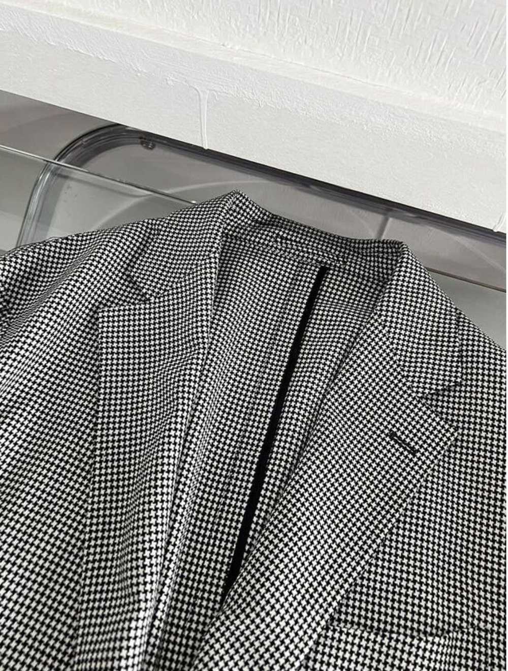 Hilton Exclusive Hilton unconstructed houndstooth… - image 2