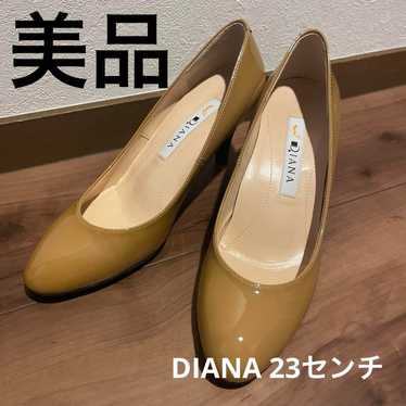 DIANA Diana Enamel Pumps Beige