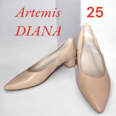 Artemis Diana Beige Pointed Toe Pumps in excellen… - image 1