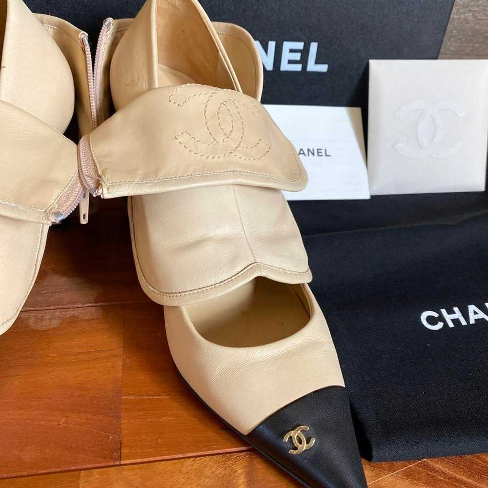 Chanel bicolor 2way pointed-toe leather heeled pu… - image 2