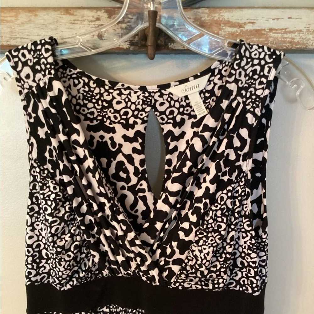 SOMA SIZE MEDIUM BLACK AND WHITE SLEEVELESS V NEC… - image 4