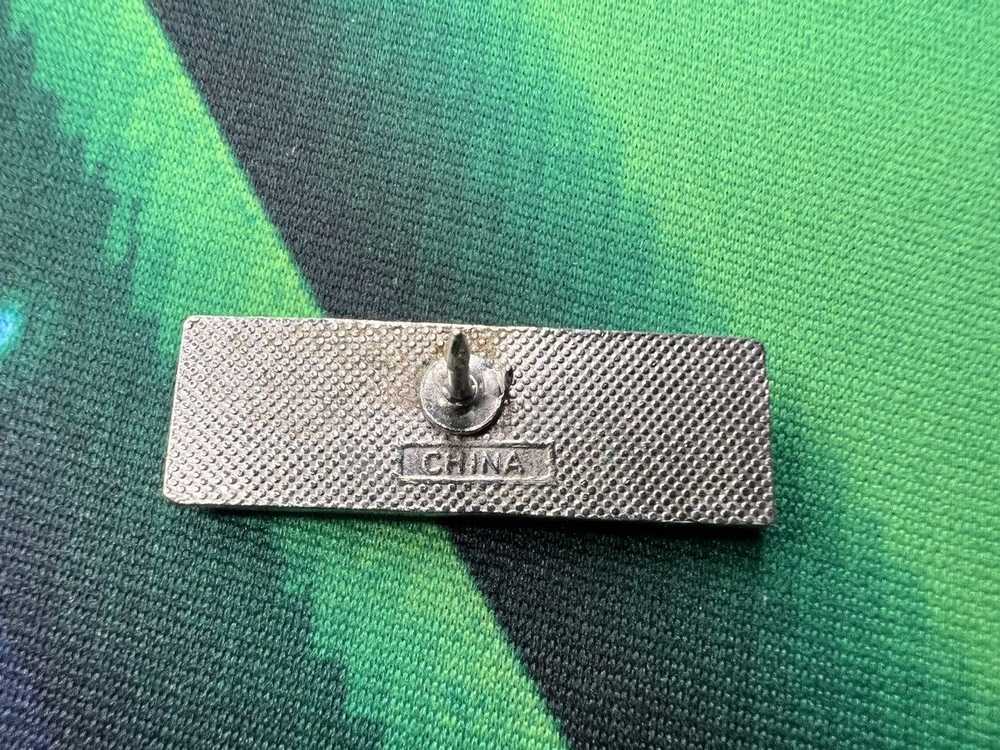 Supreme × Vintage 1998 Box Logo Pin - image 2