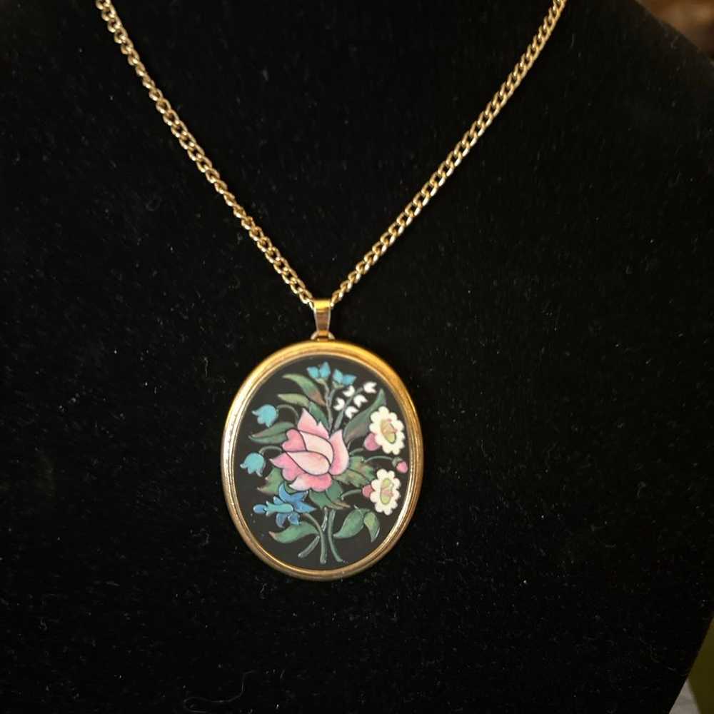 Vintage Avon Enamel Flower Pendant Necklace - image 2