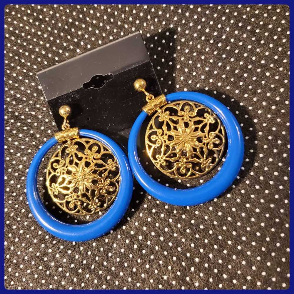 Vintage Joan Rivers Large Hoop Blue and Goldtone … - image 3