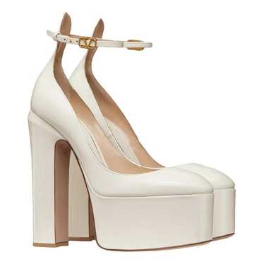 Valentino Garavani Tan-go heels