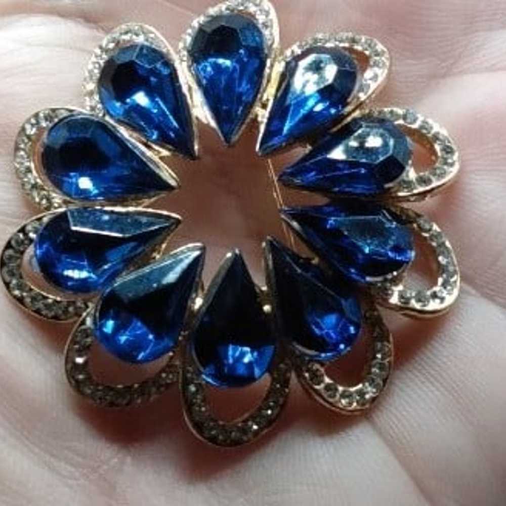 Dark blue multi teardop rhinestone flower brooch - image 2