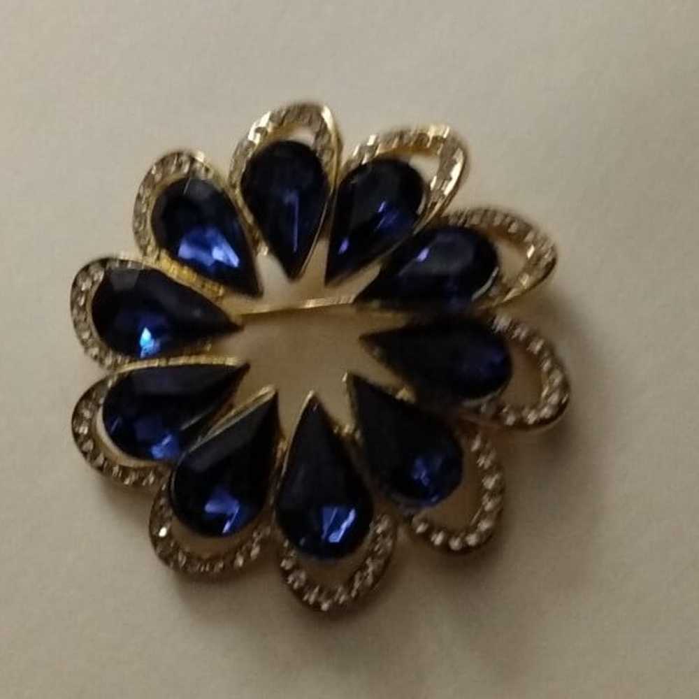 Dark blue multi teardop rhinestone flower brooch - image 4