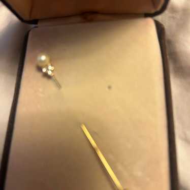 Gold and pearl pin - image 1