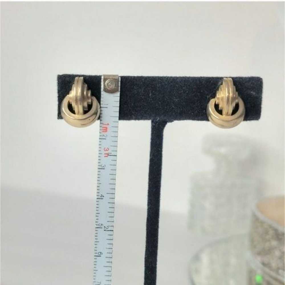 Vintage gold inside out knot screwback earrings - image 4