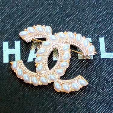 CHANEL Vintage Pearl Coco Mark Brooch